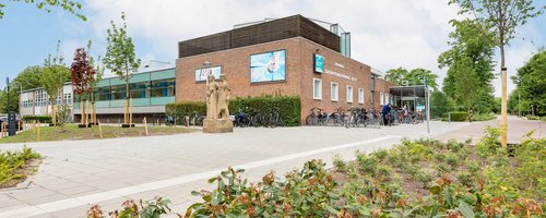 Het Sportfondsenbad en het nieuwe sportcentrum aan de Maria Duystlaan